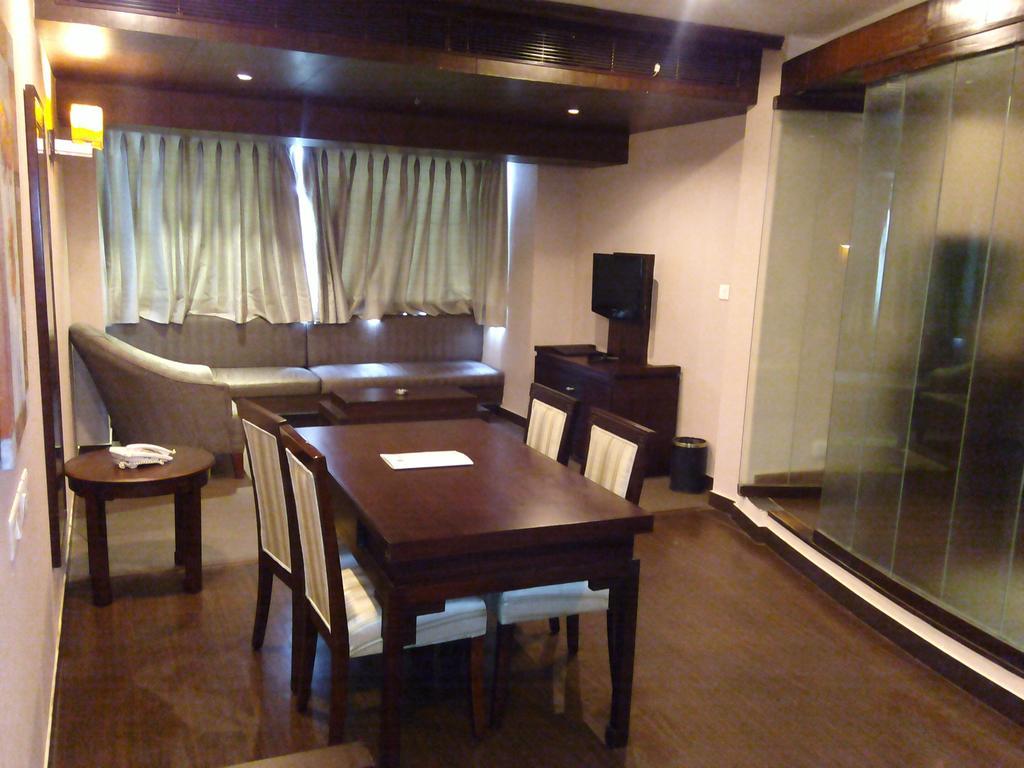 Hotel Saurabh Candy By Peppermint Haldwani Room photo