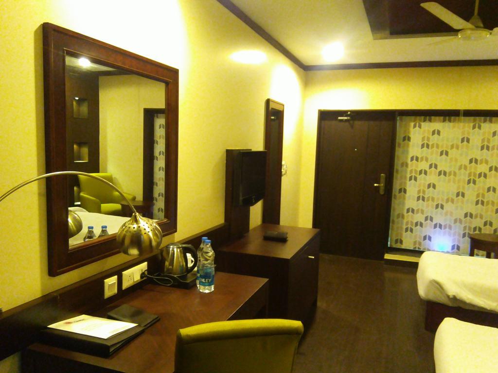 Hotel Saurabh Candy By Peppermint Haldwani Room photo