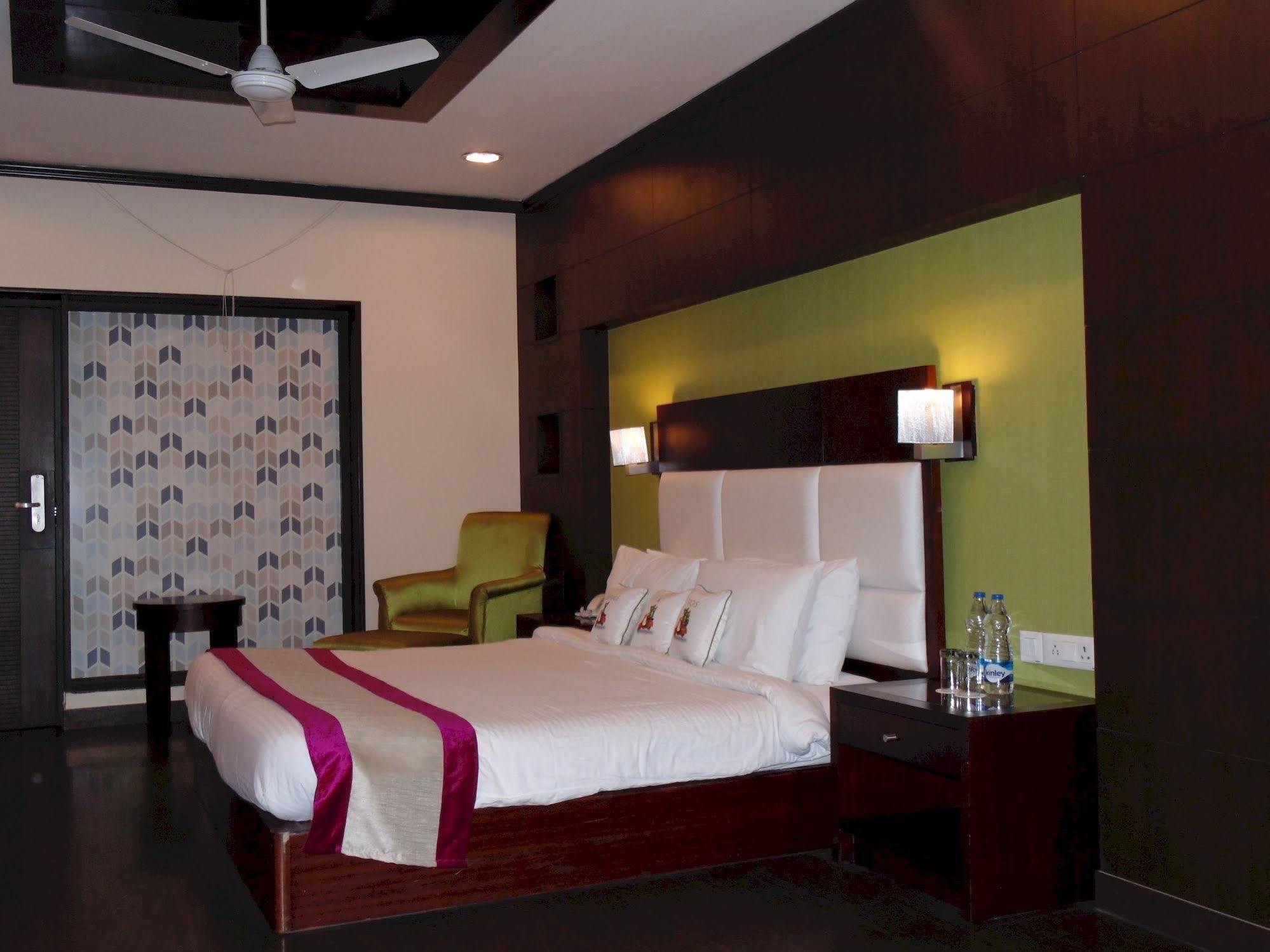 Hotel Saurabh Candy By Peppermint Haldwani Exterior photo